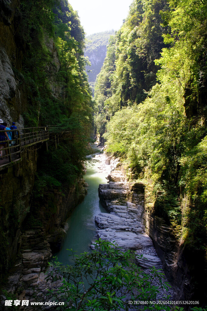 恩施山间栈道 邂逅清幽峡谷风光