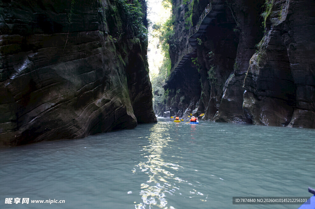恩施峡谷漂流美景