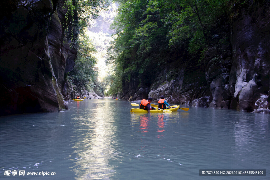恩施峡谷漂流之旅