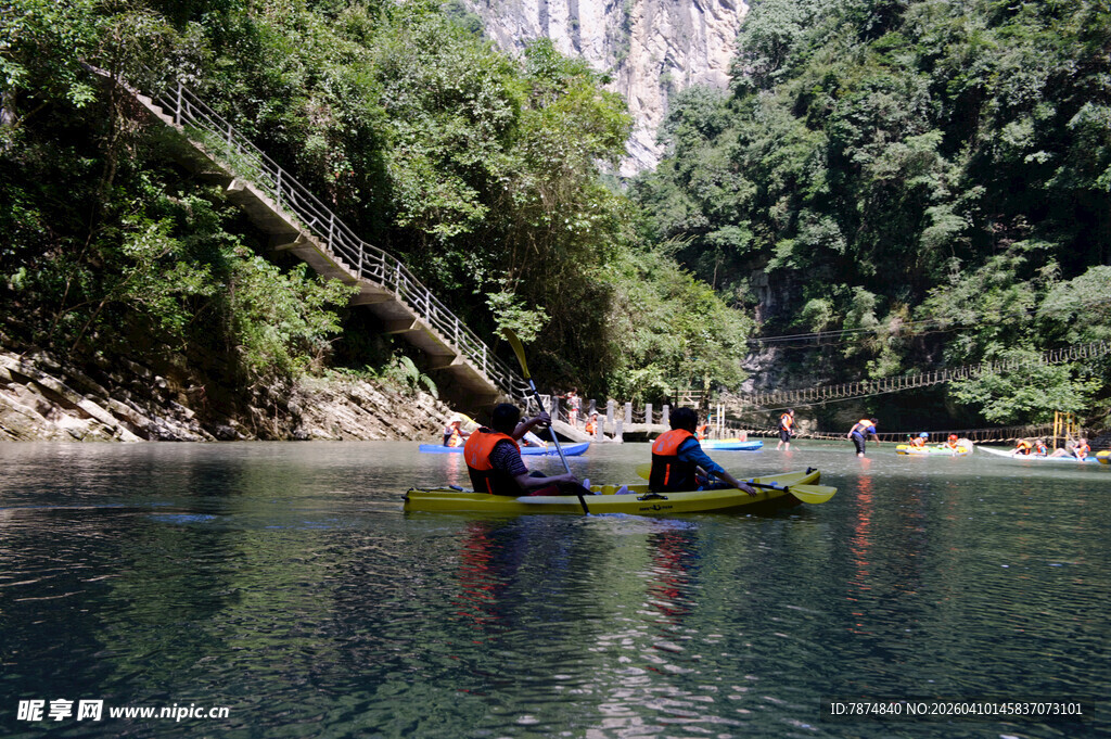 恩施河上皮划艇探险