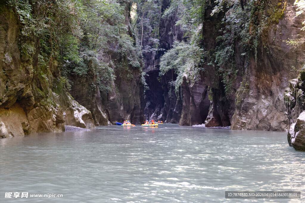 恩施峡谷漂流探险之旅