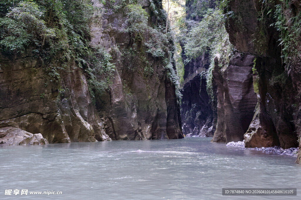 恩施峡谷河流景观