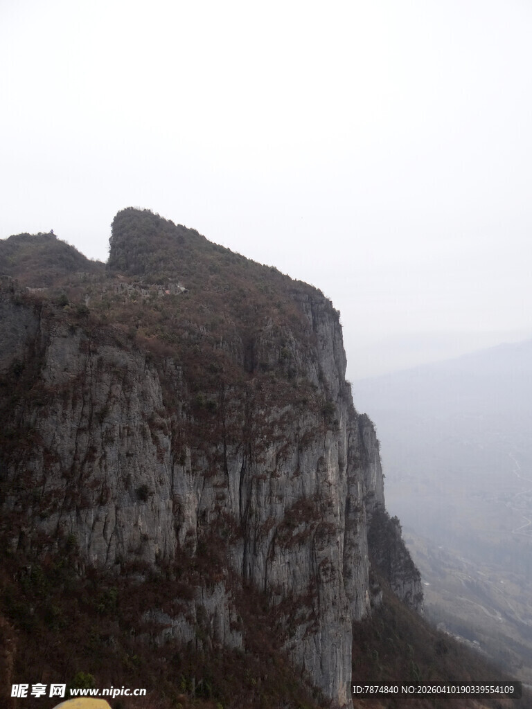 恩施巍峨险峻的高山峭壁