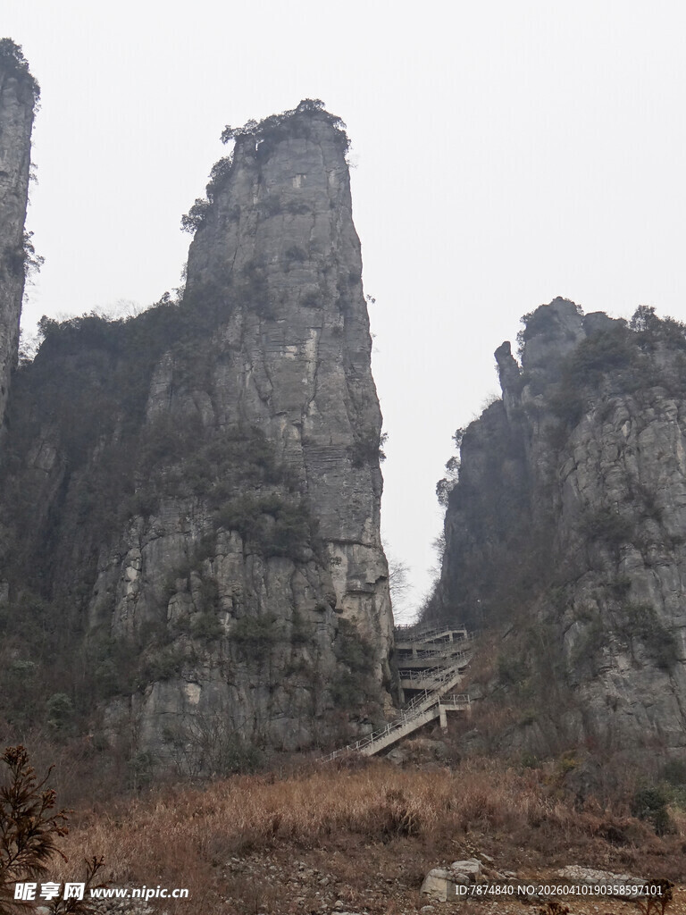 恩施险峻奇特的壮观山峰景色