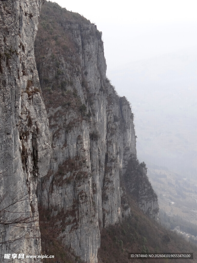 恩施陡峭悬崖景观