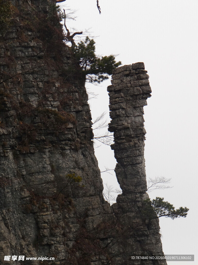 恩施奇峰耸立的独特自然景观