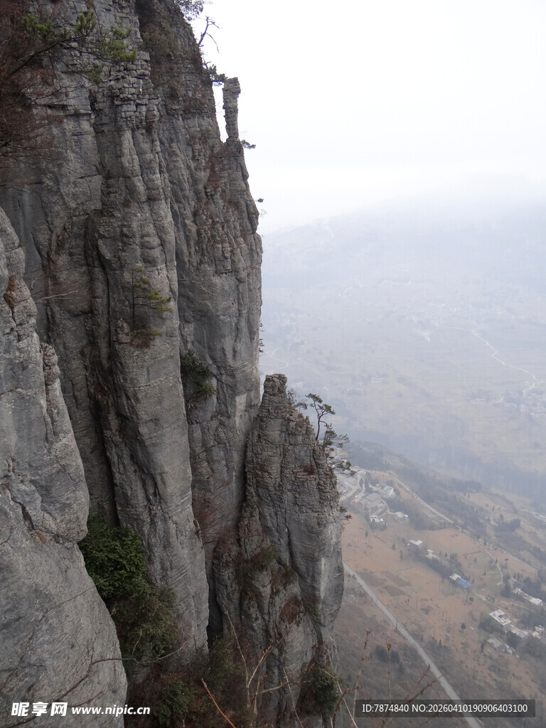 恩施悬崖峭壁景观