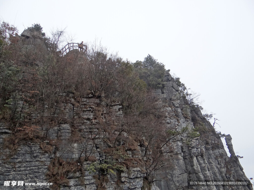 恩施陡峭险峻的山林岩石景观