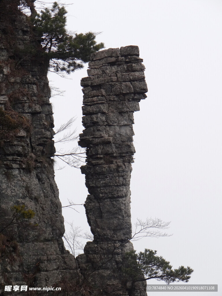 恩施奇峰耸立的自然景观
