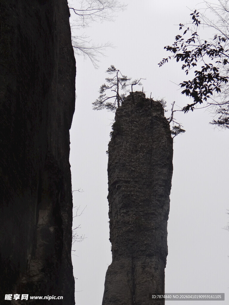 恩施高耸岩柱 自然奇景