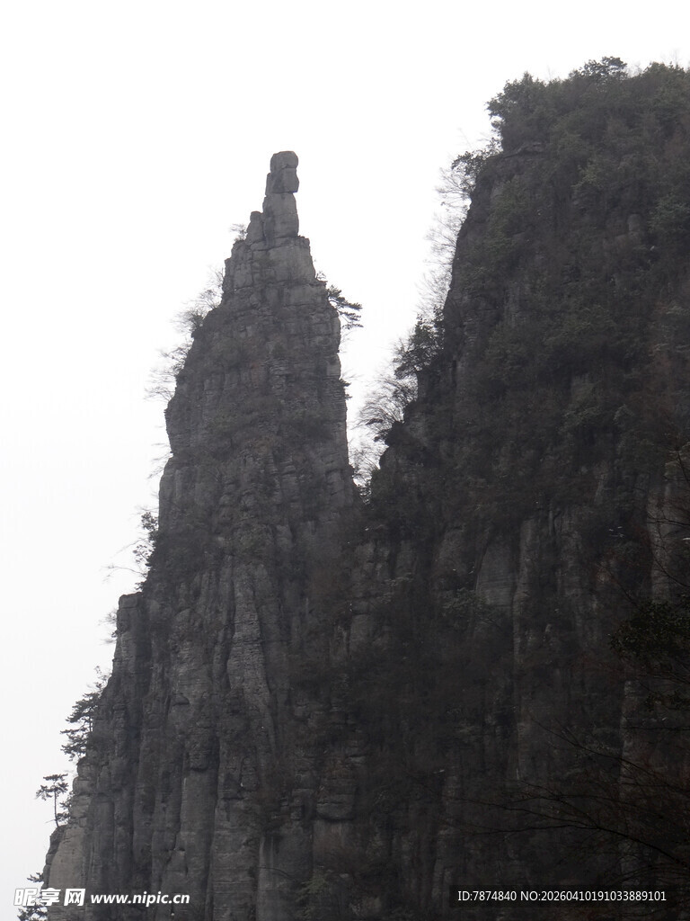 恩施巍峨奇峰景观