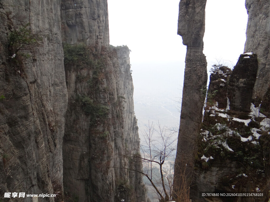 恩施险峻壮丽的高山峡谷景观