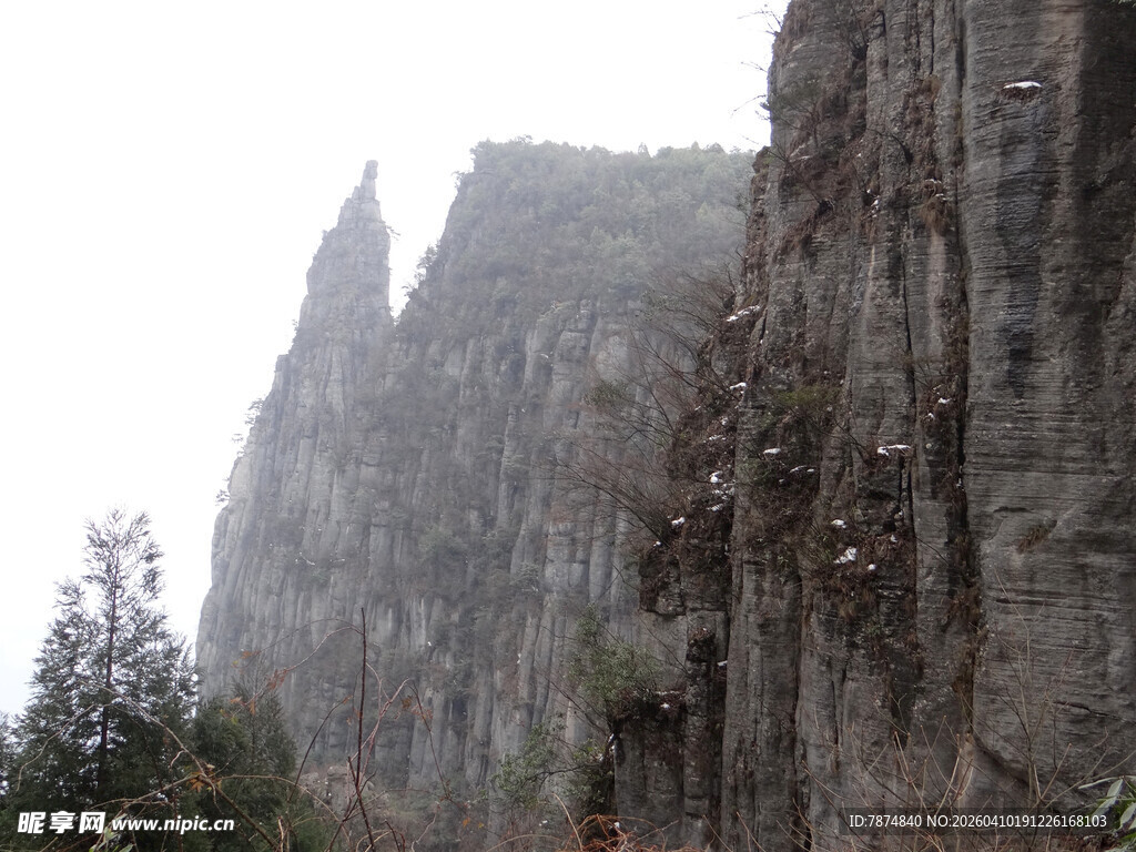 恩施巍峨高山景观
