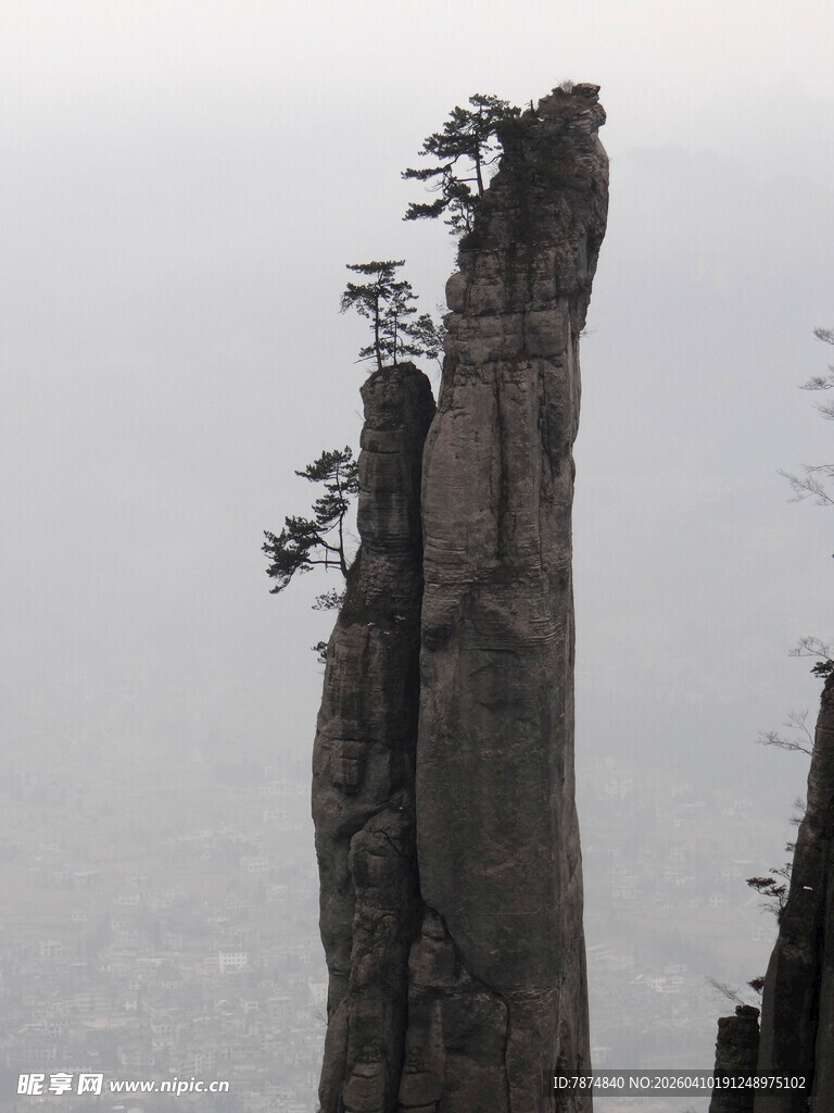 恩施奇峰耸立的独特自然景观