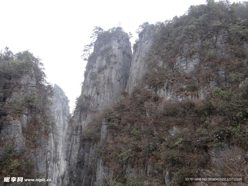 恩施险峻峡谷山峰景观