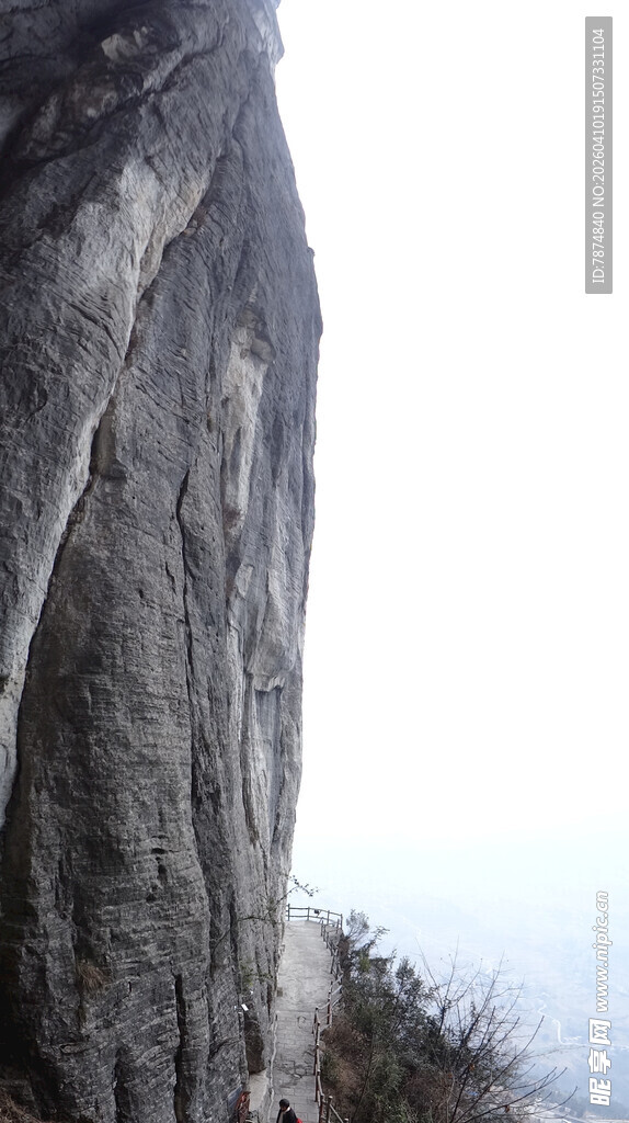 恩施陡峭嶙峋的奇特岩石