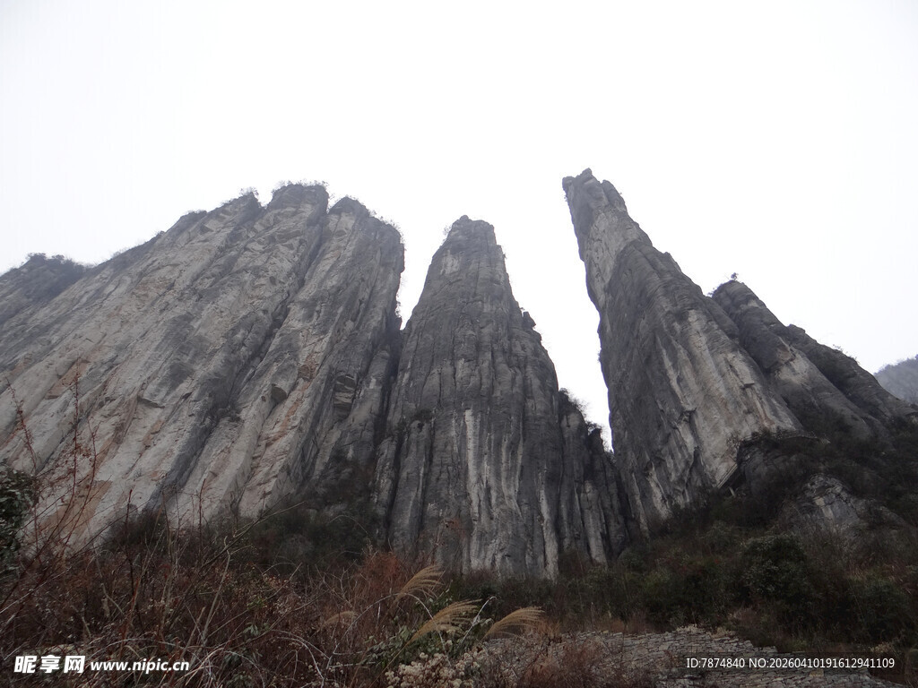 恩施巍峨壮观的奇特山峰