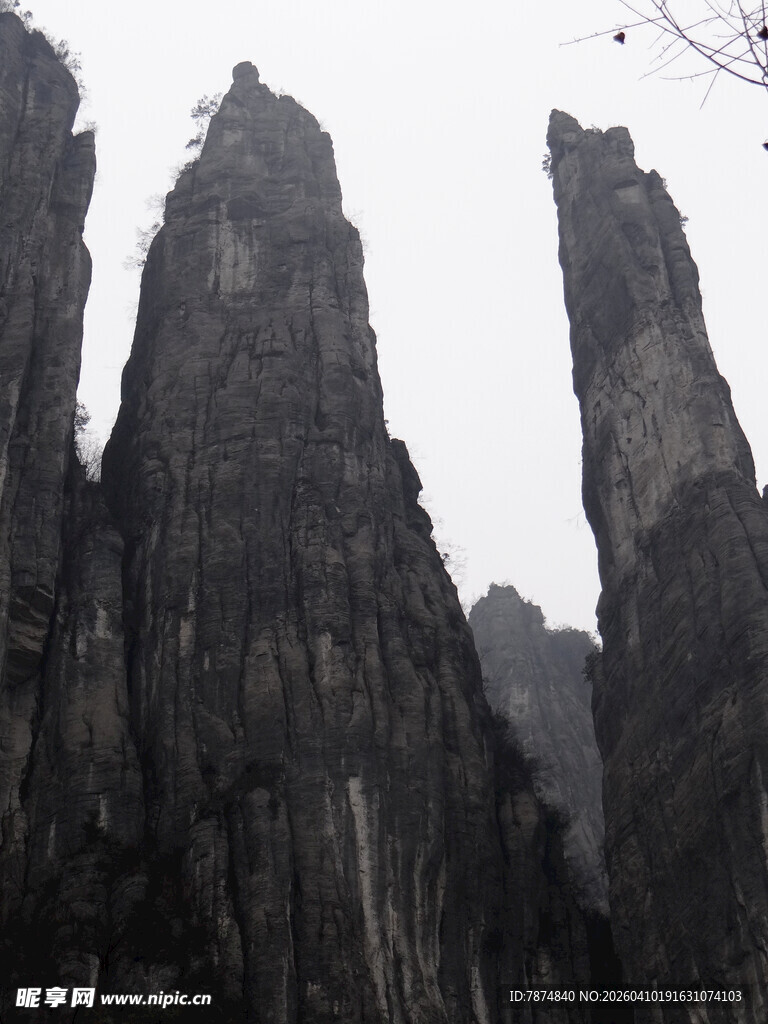 恩施壮观奇峰林立的自然景观