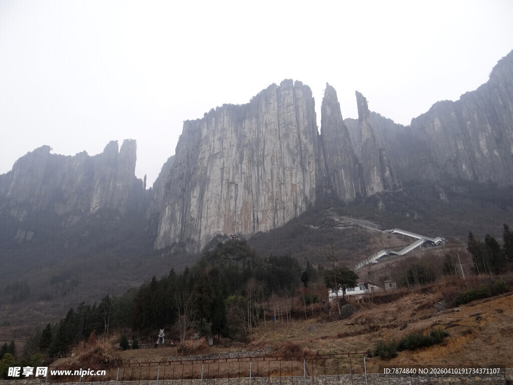 恩施壮丽山峰景观