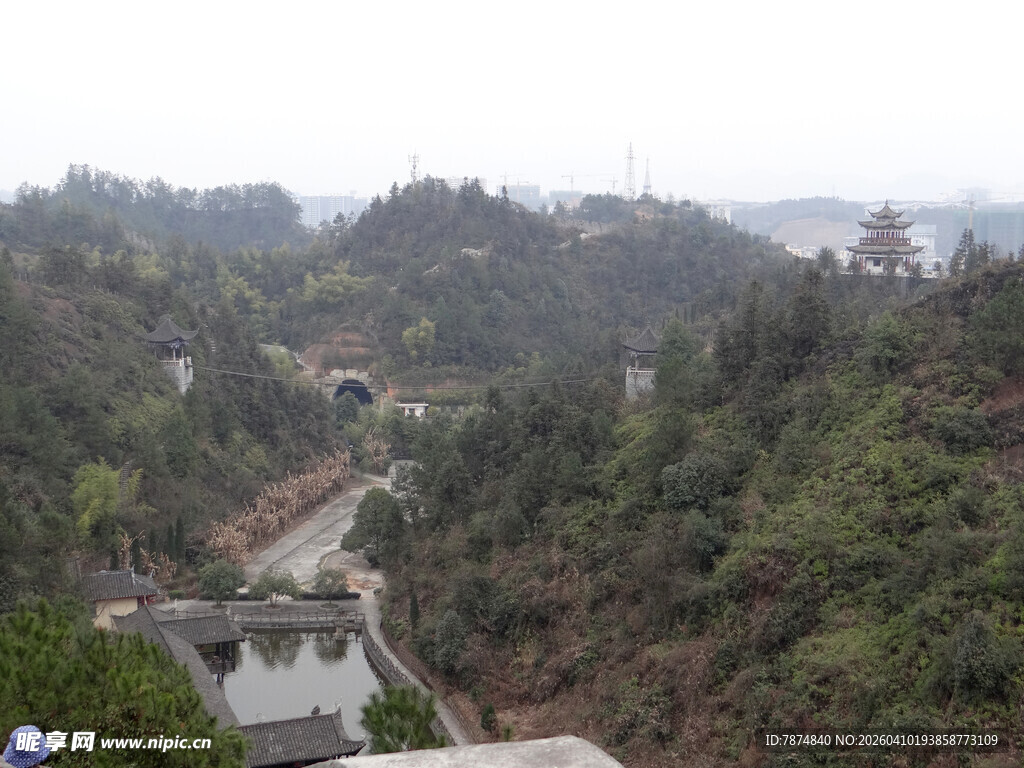 恩施山间村落景色