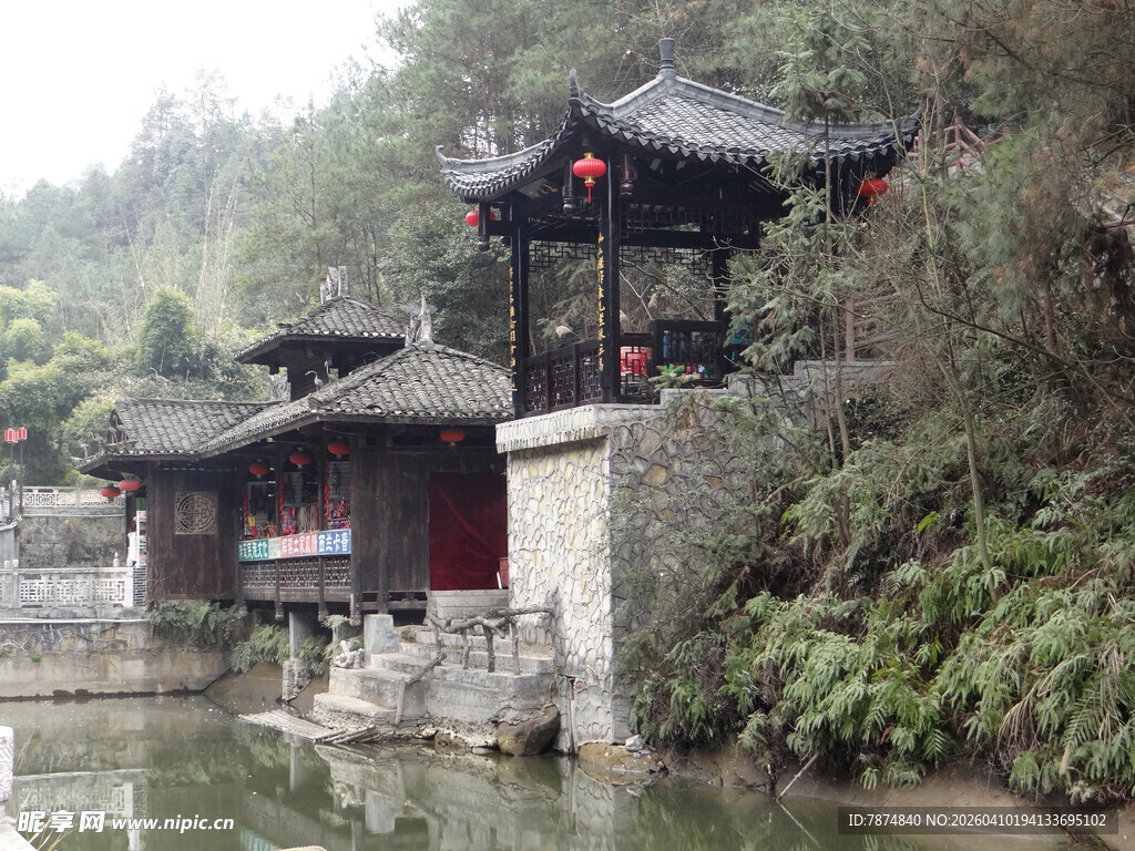 恩施中式水边古建景观