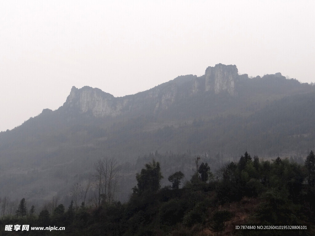 恩施山峦叠翠的自然风景