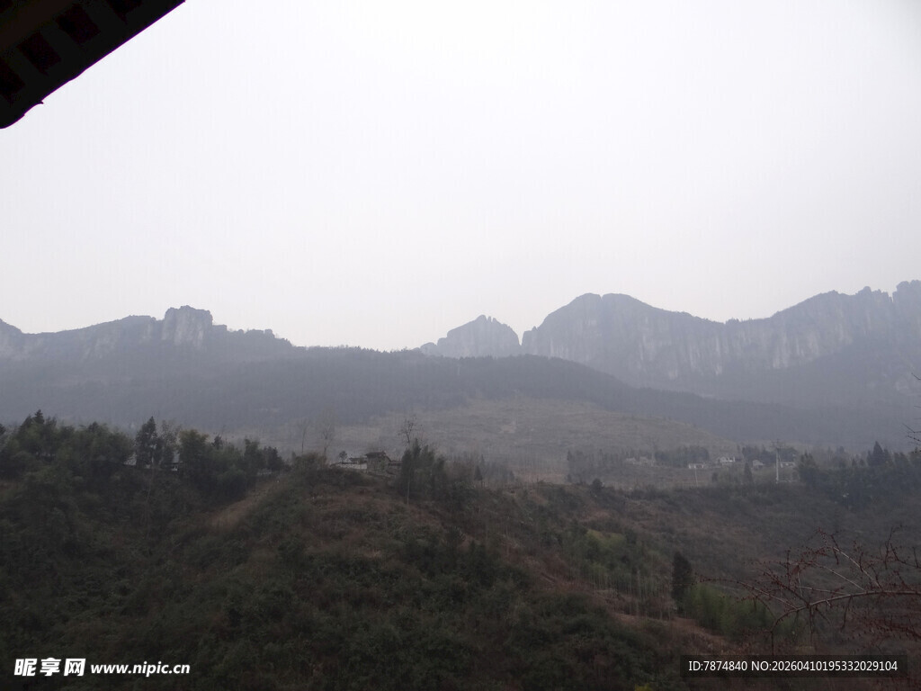 恩施山峦叠翠的自然风景