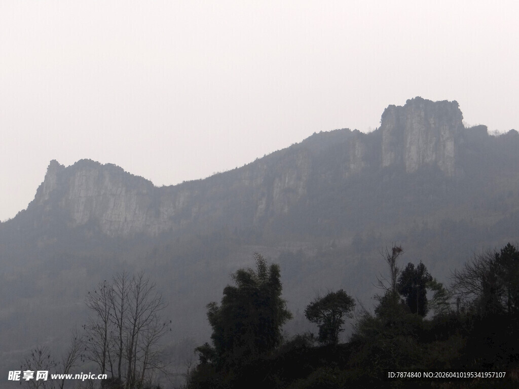 恩施雾中山景图