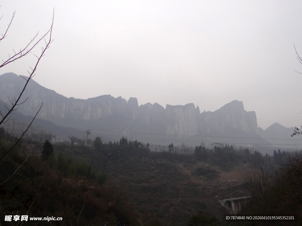 恩施雾中群山景色