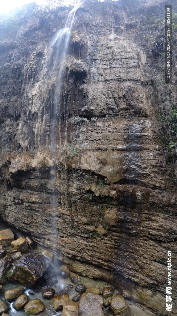 恩施山间瀑布景观