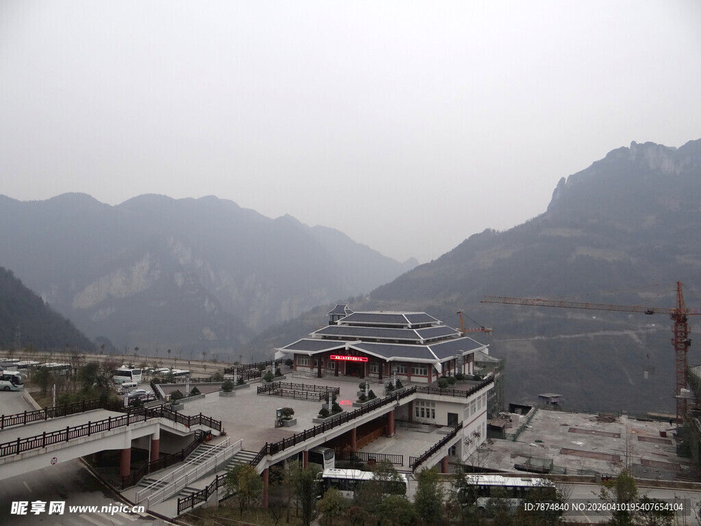 恩施山间施工场景