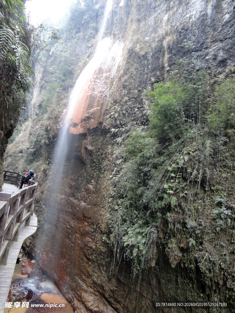 恩施山间飞瀑美景