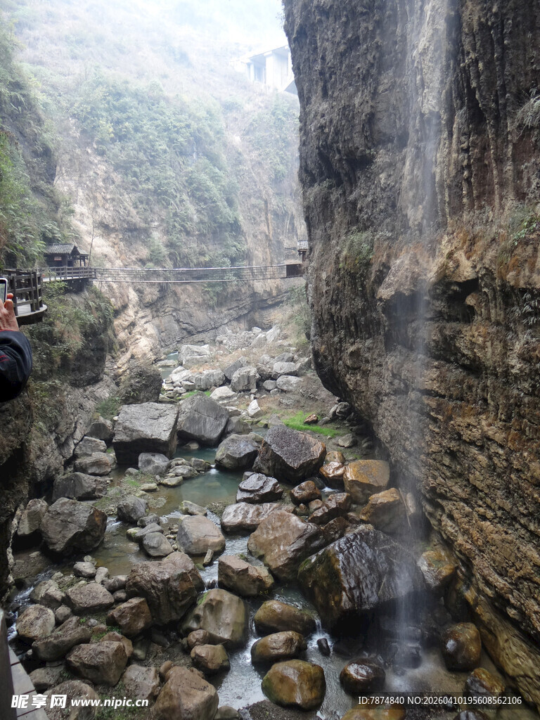 恩施山间峡谷溪流瀑布景观