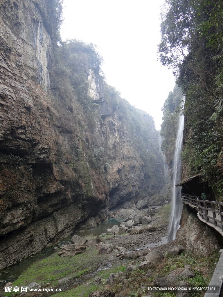 恩施山间峡谷栈道美景