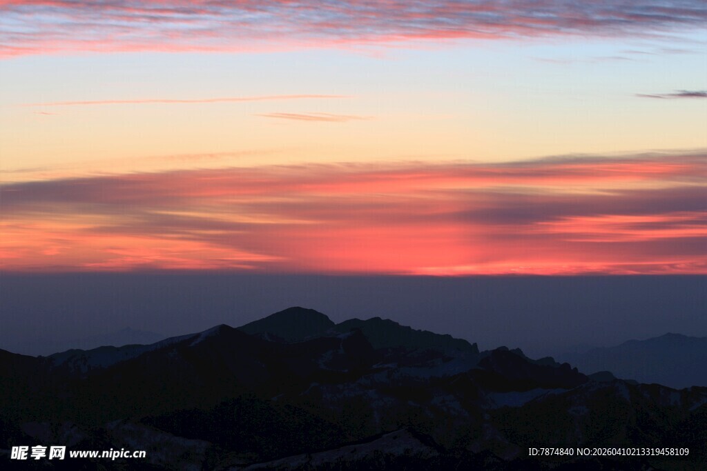 山间绚丽晚霞美景