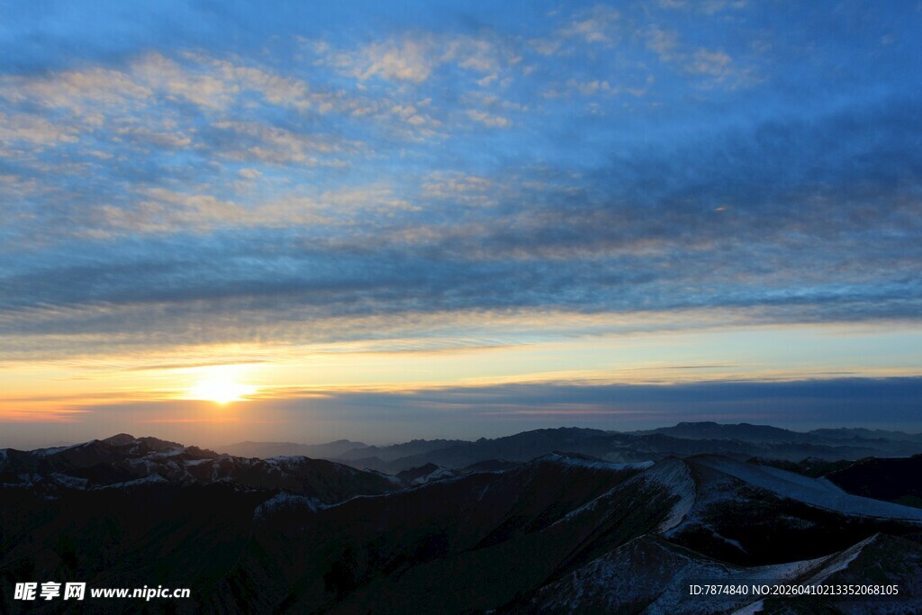 山间壮丽日出美景