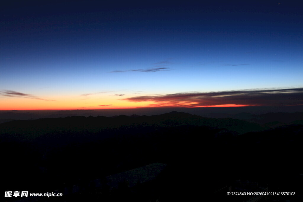 壮丽日落时分的天空美景
