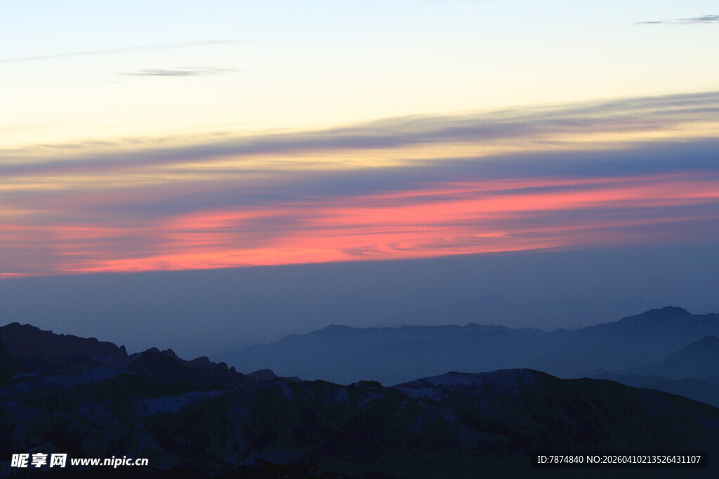 山间绚丽晚霞美景