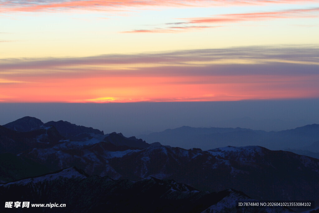 山间绚丽日落美景