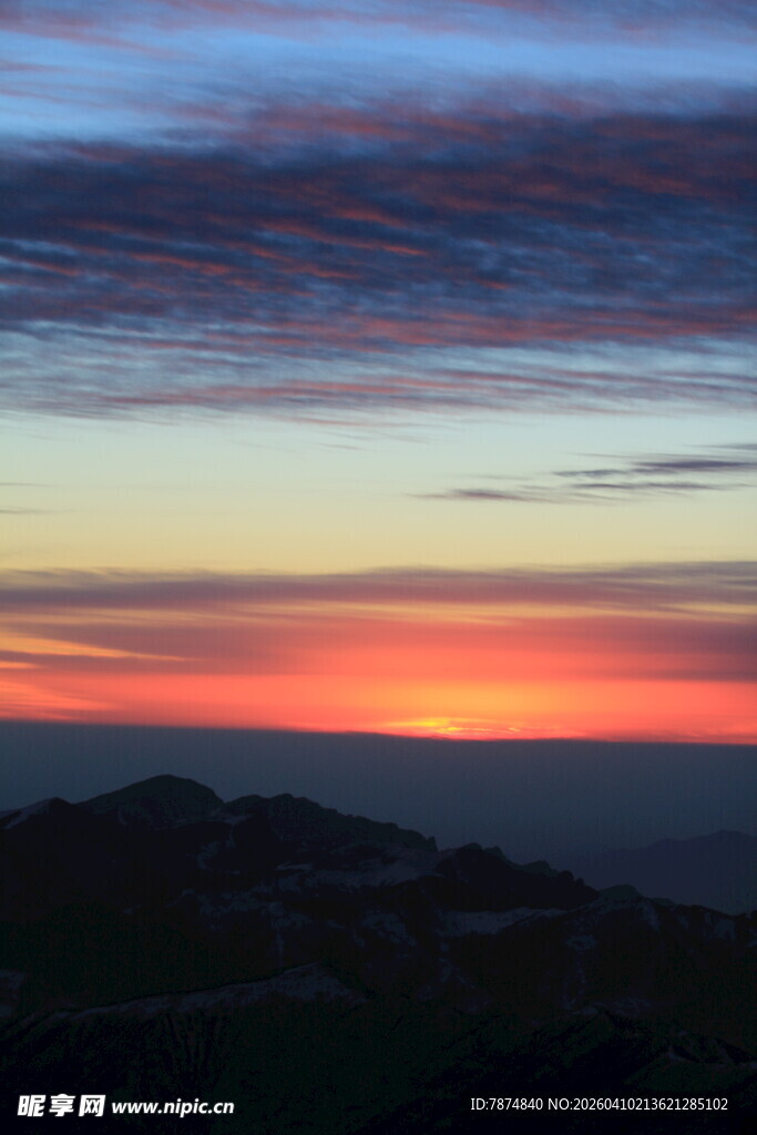 壮丽日落山景图