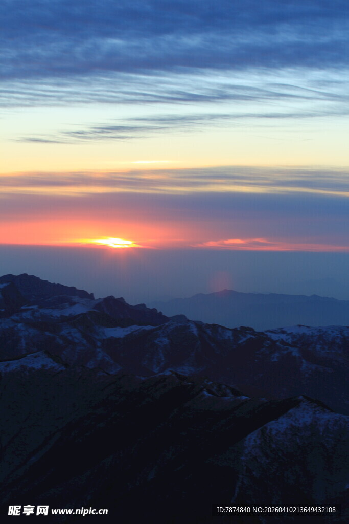 日落时分的美丽天际线