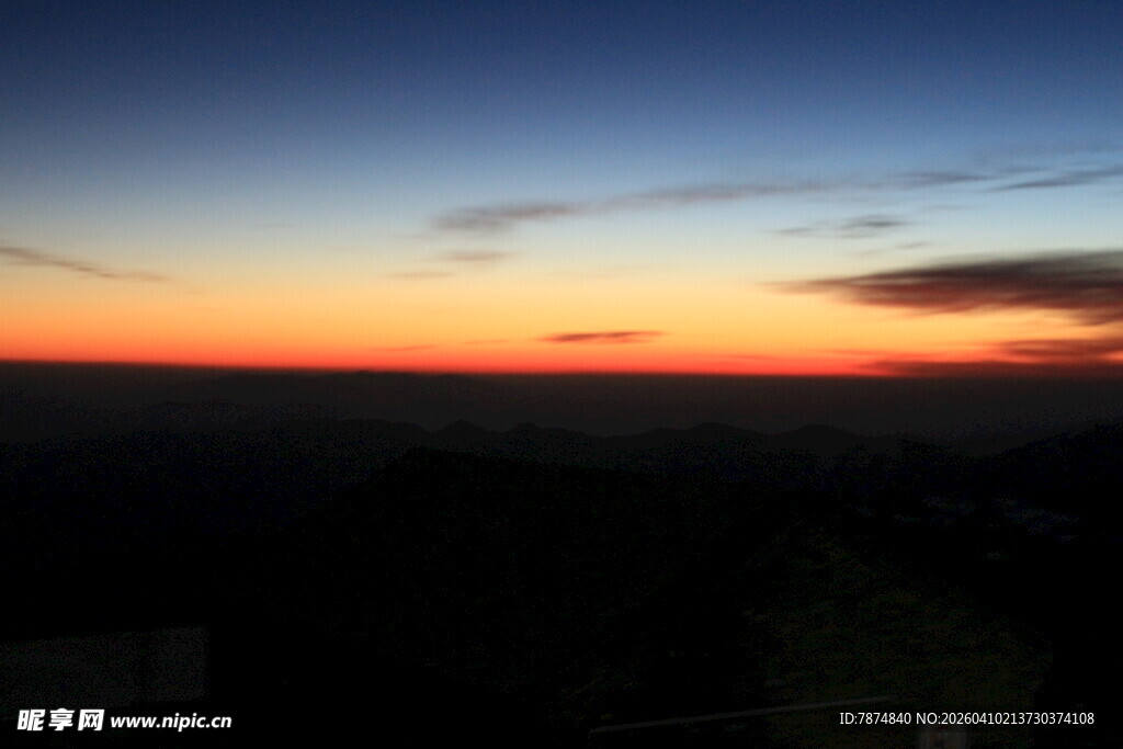 日落时分的美丽天际线