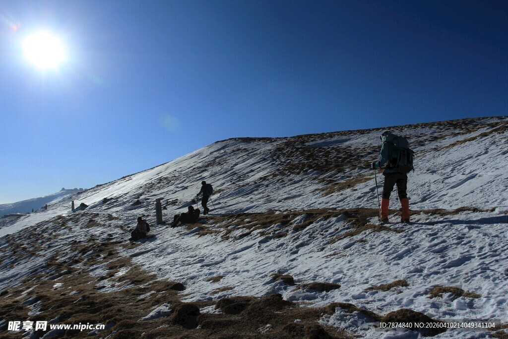 雪山徒步者的攀登之旅