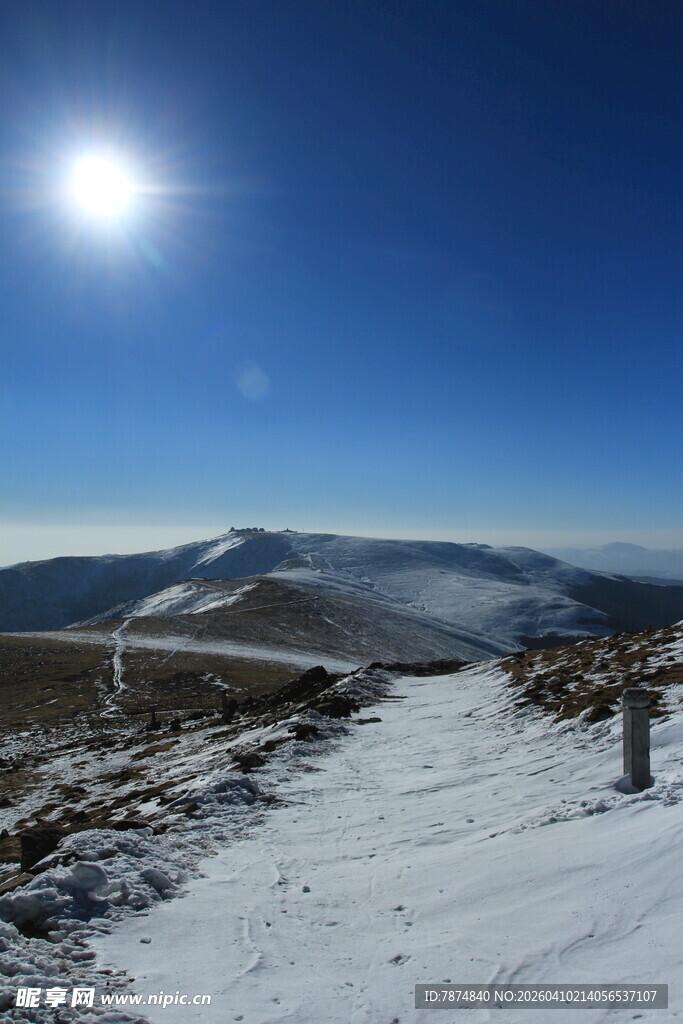 雪覆山路 晴日高山美景