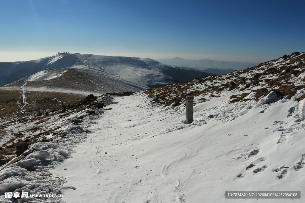 冬日雪山风景