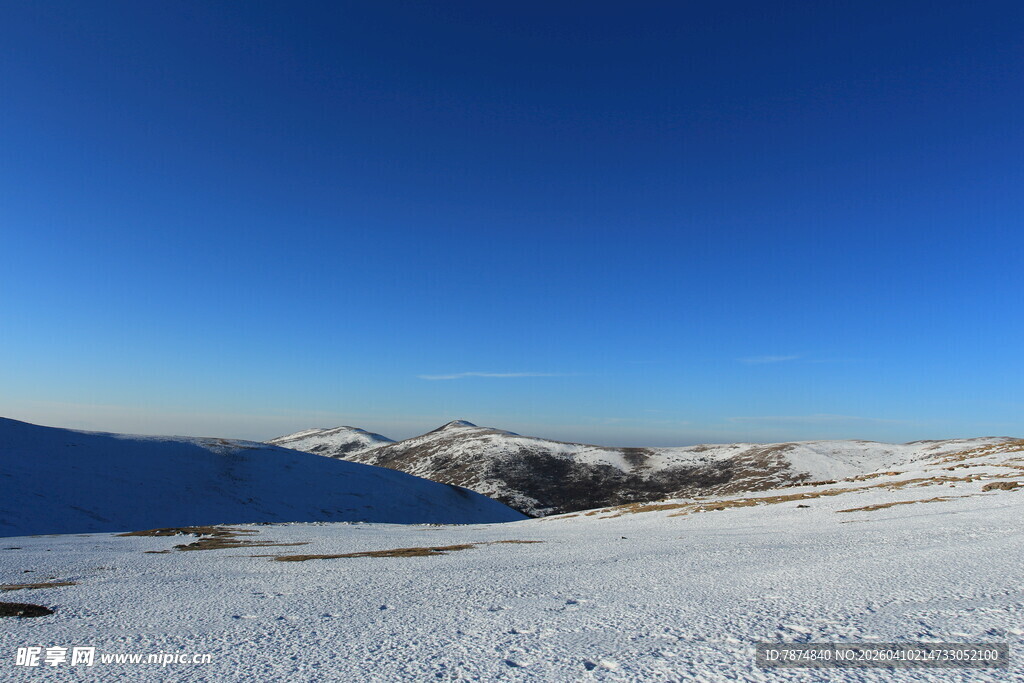 雪山蓝天壮丽风景