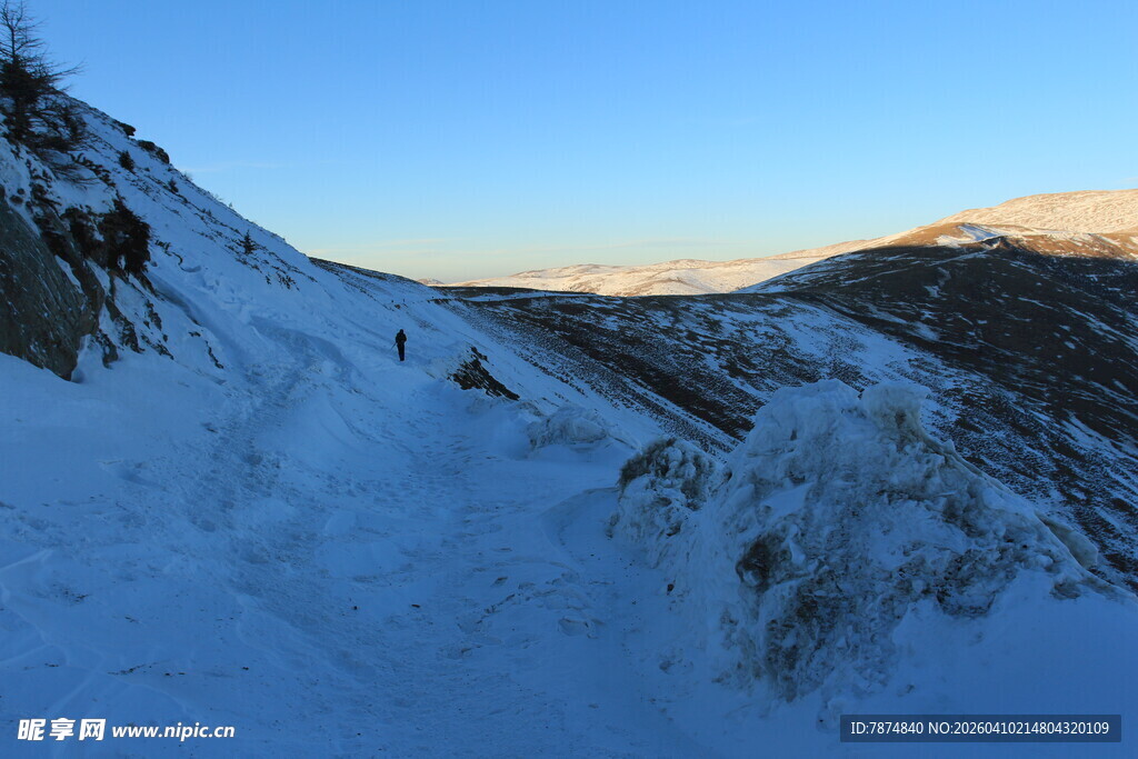 冬日雪山壮丽风景