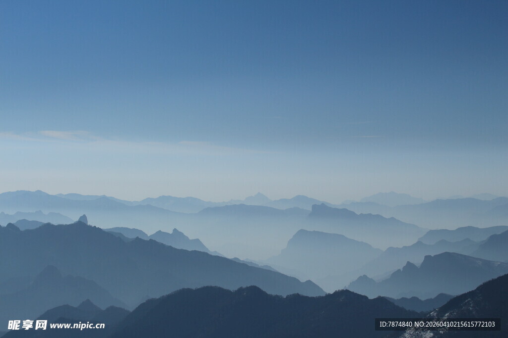 山峦云海 壮阔天际之景