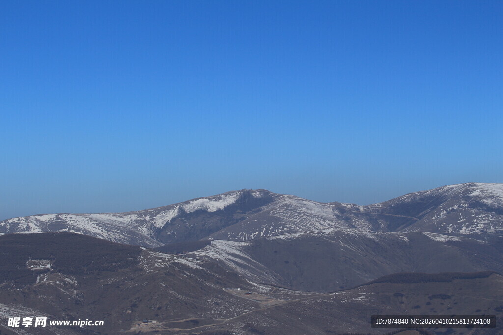 雪山远景