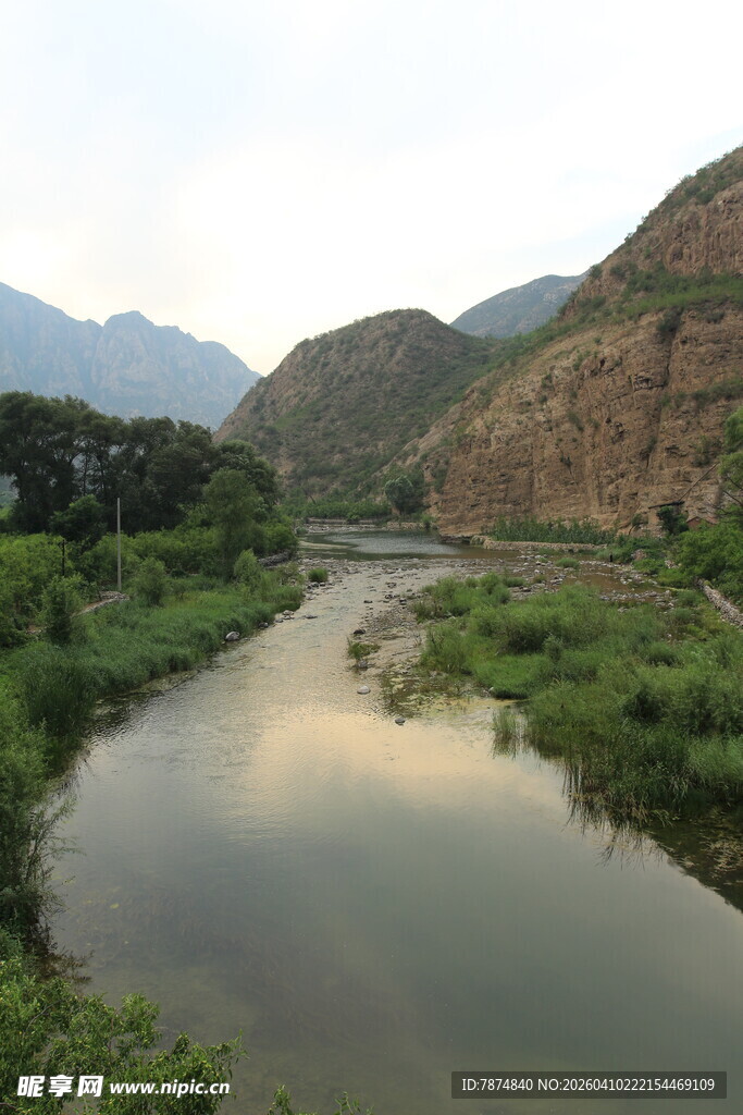 山间河流景观